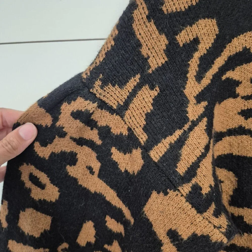 Pink Lily Womens super soft Black & Tan Leopard Print Knit Sweater L - Picture 3 of 7